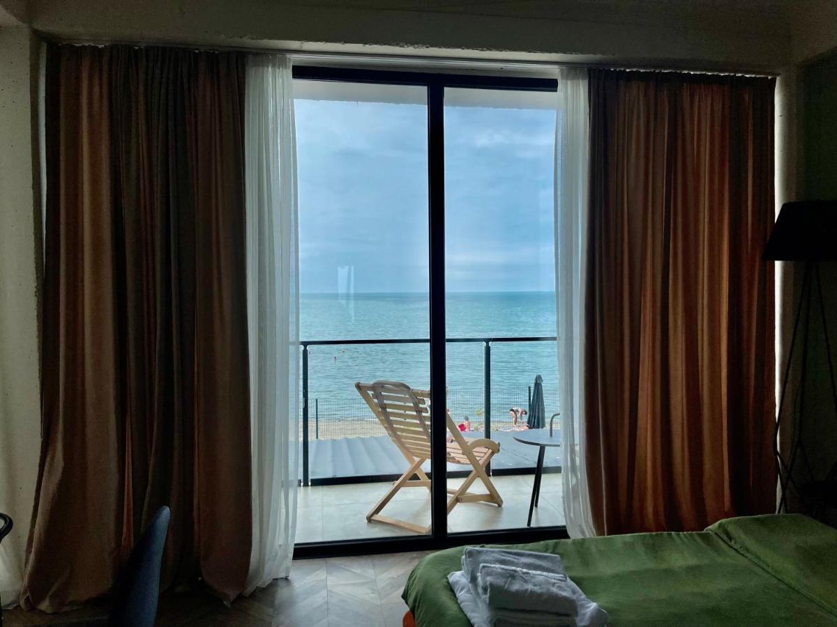 Claude Monet Seaside Hotel Григолети Экстерьер фото